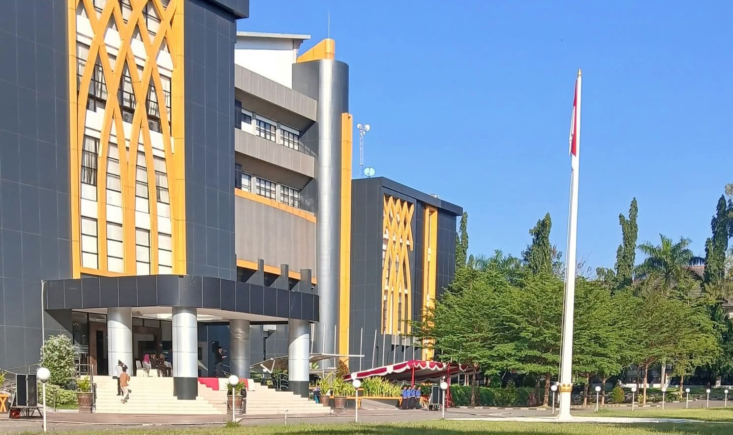 Polemik Seputar Hari Jadi Lombok Timur:”Onder Afdeling”