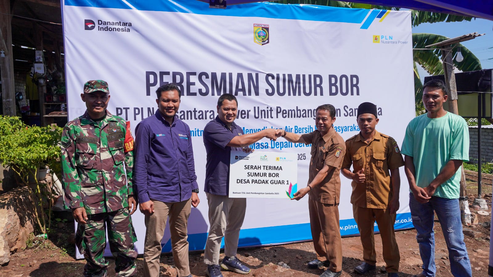 PLN NP Unit Pembangkitan Sambelia Serahkan Bantuan Sumur Bor Ke Pemdes Padak Guar