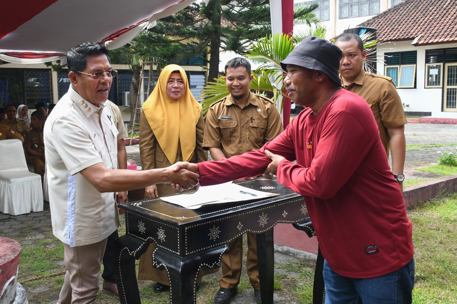 Bupati  H.Iron, Luncurkan Modal untuk Usaha  Mikro