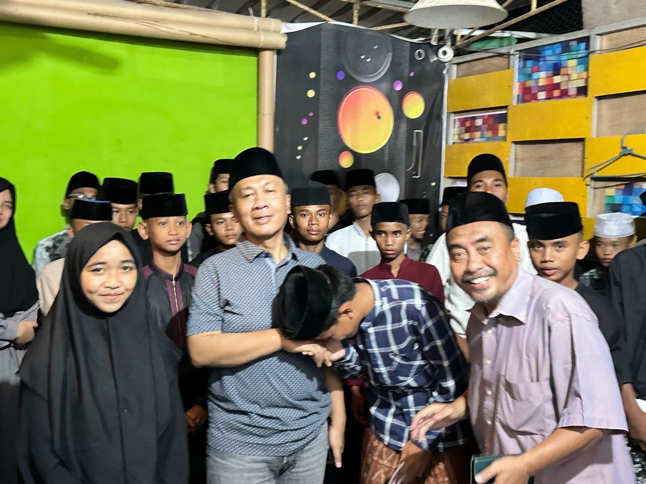 Anggota DPR RI Fauzan Khalid Temui Anak Yatim dan Warga Desa Ombe Baru
