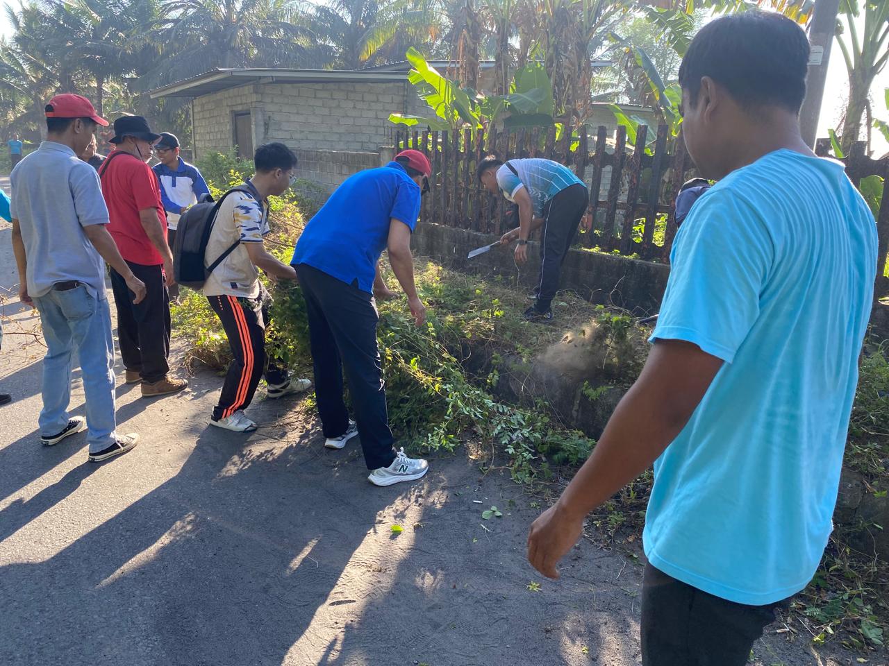 Dinas PMPTSP Gelar Aksi "Jumat Bersih", Sasar Kebersihan Pantai Labuhan Haji