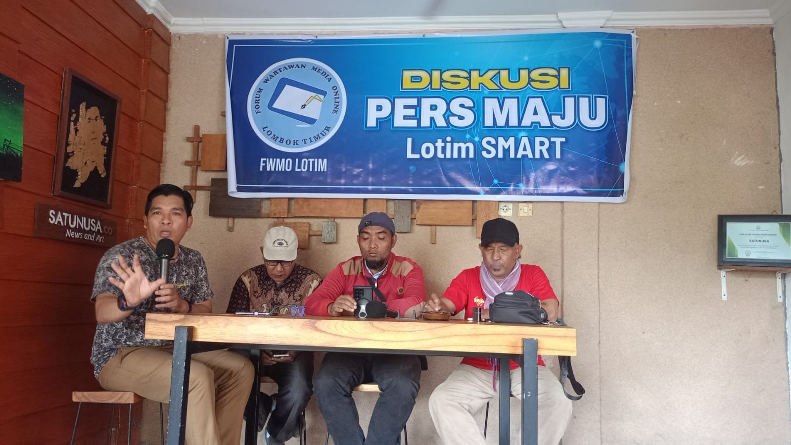 FWMO Lotim Gelar Diskusi Membangun Pers Maju Menuju Lotim Smart