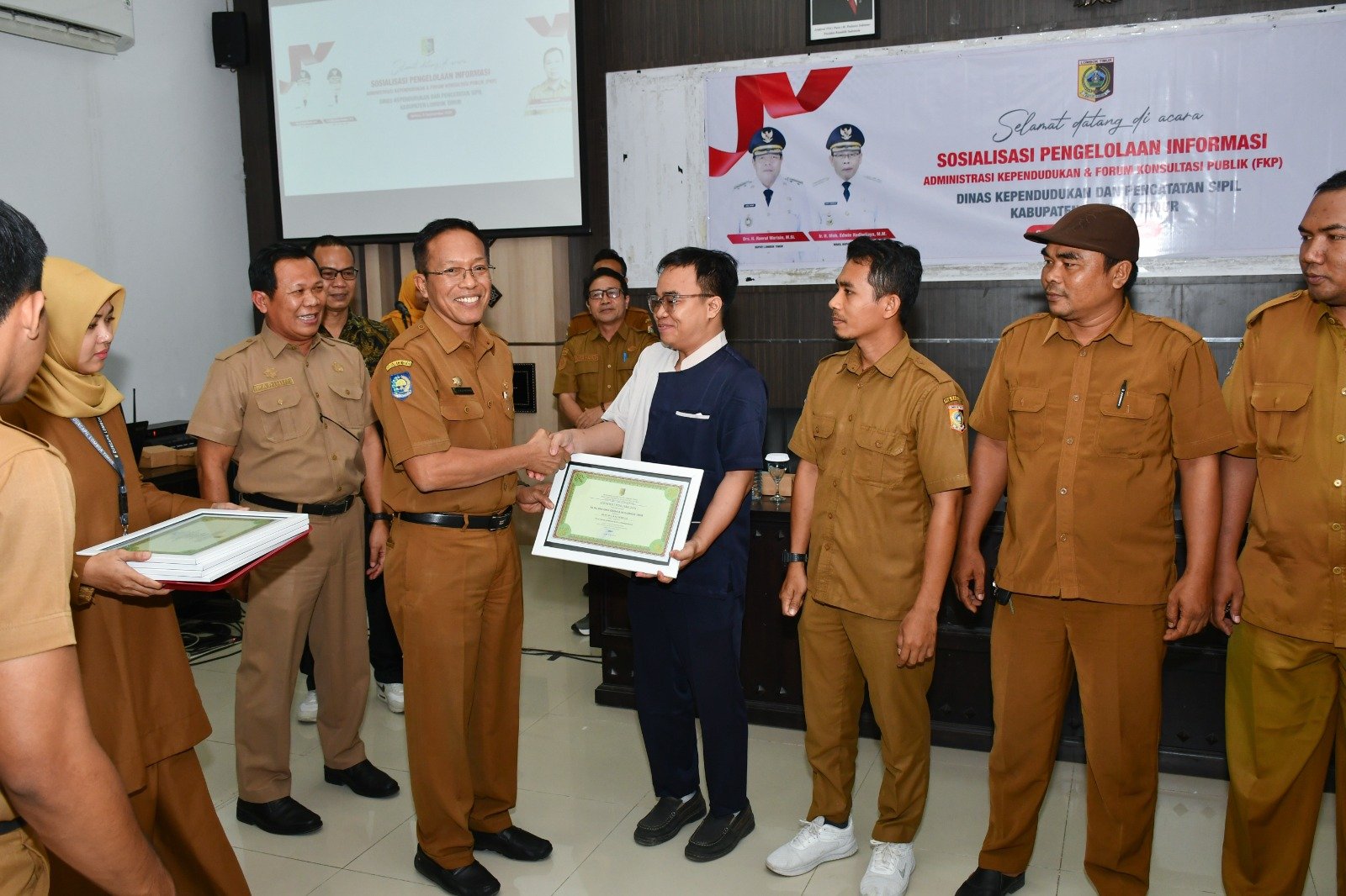 Sekda Lotim.Buka Sosialisasi Pengelolaan Informasi Administrasi