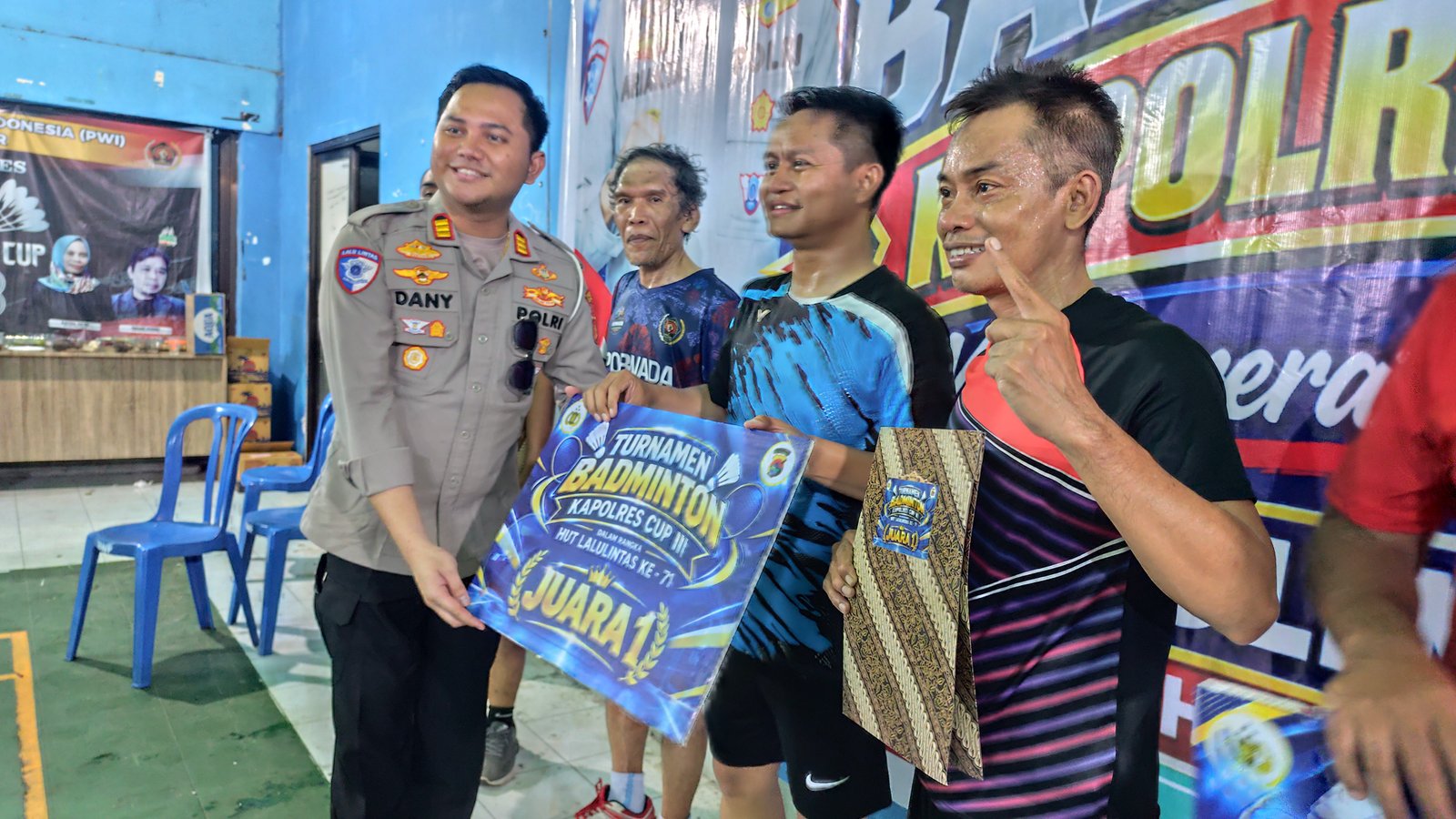 Pasangan Ariakta - Hirsan Juara Turnamen Badminton Kapolres Cup 3