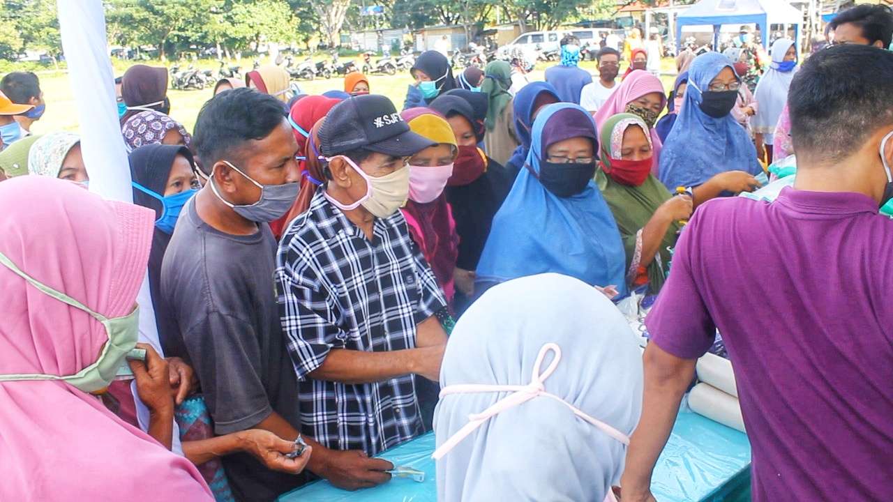 Warga Serbu Pasar Murah