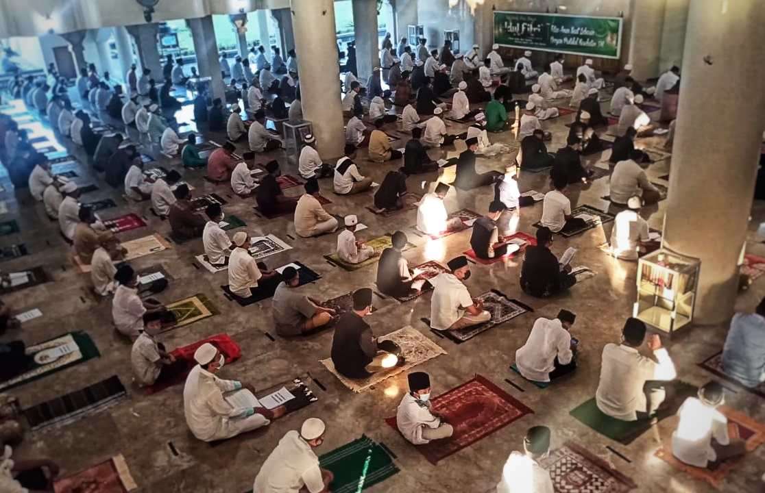 Masuk Zona Kuning, Warga Selong Shalat Iedul Fitri di Masjid Agung Al-Mujahidin Selong