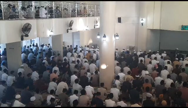 Ribuan Jamaah Sholat Iedul Adha di Masjid Agung Al Mujahidin Selong